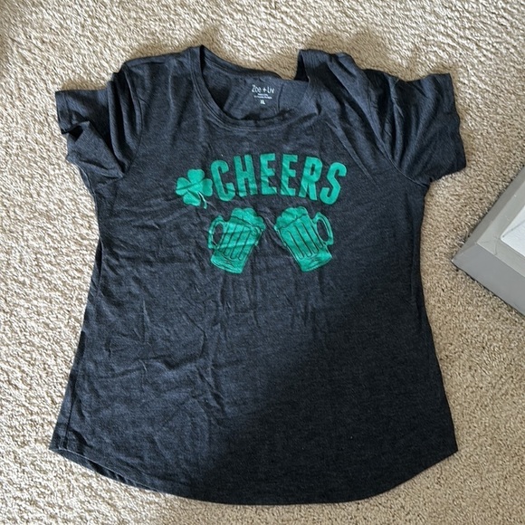 St Patty‘s Day T-shirts size XL gray and cream - Picture 2 of 3